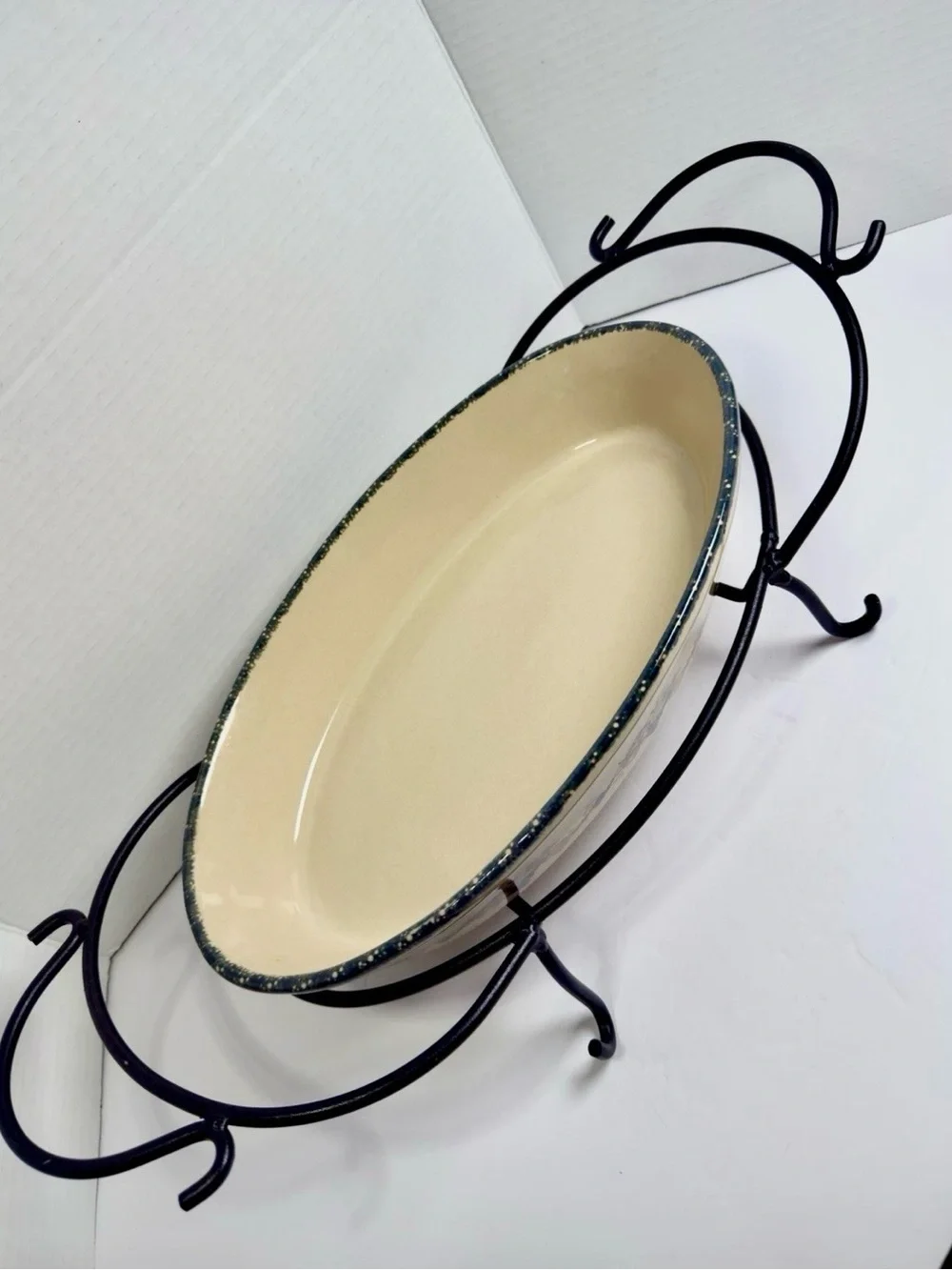 VTG Home & Garden Party Stoneware Oval Baker Casserole Dish & Wrought Iron Stand